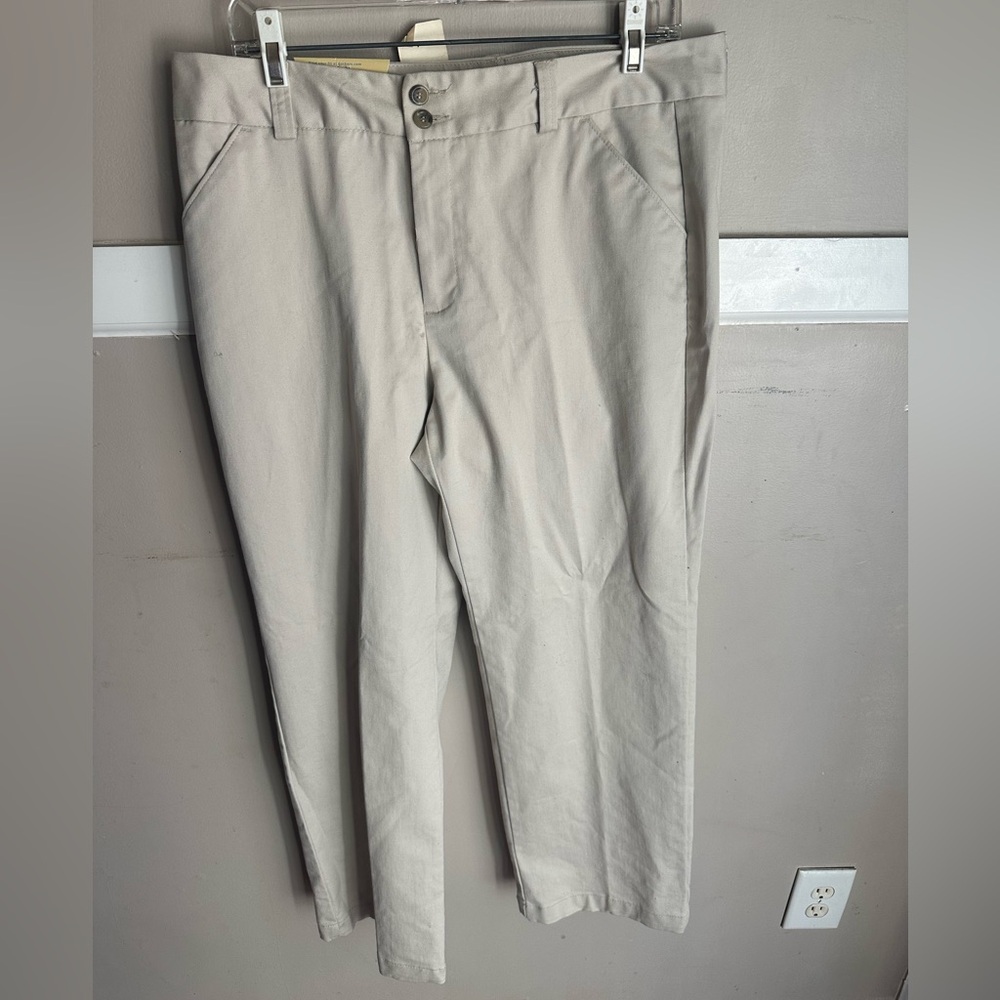 Dockers Women’s Light Gray Chinos Pant Size 14 NWT